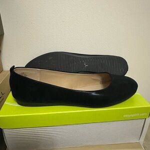 Easy Spirit Women's Classic Black Flats